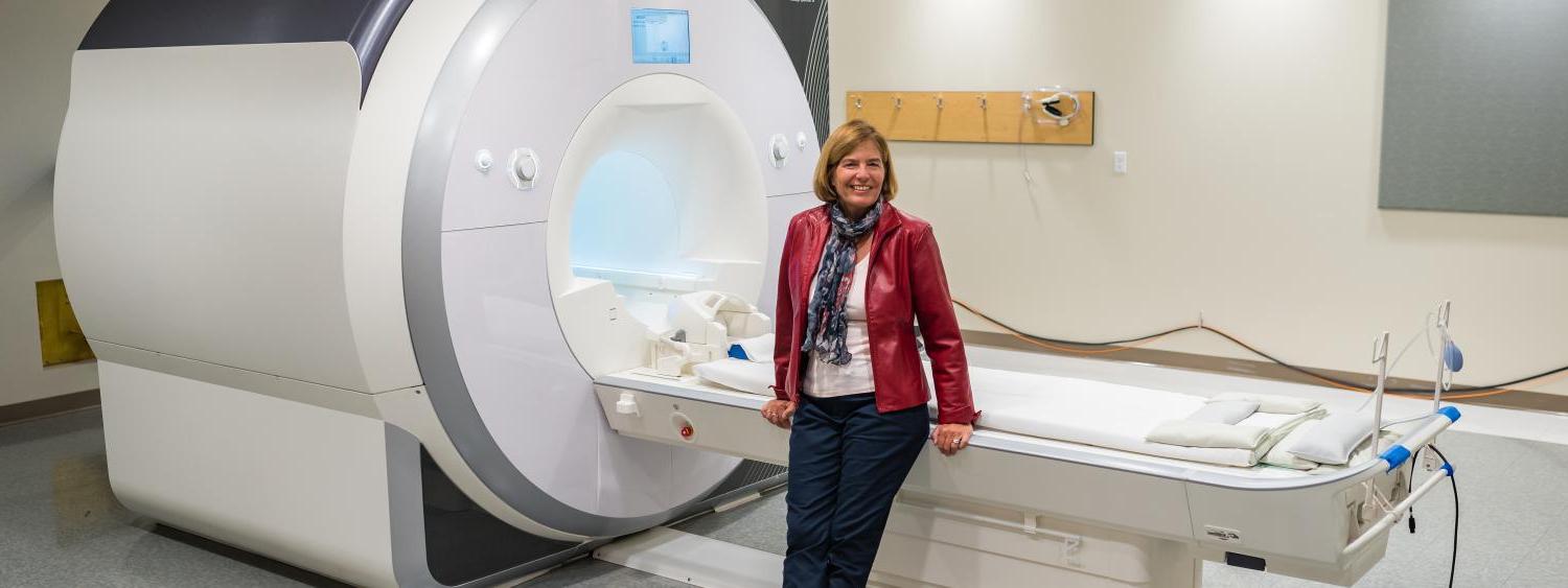 玛丽·巴尼奇在MRI前.
